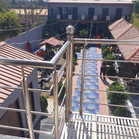 Agm Hotel And Restaurant Chaumu Ngoại thất bức ảnh