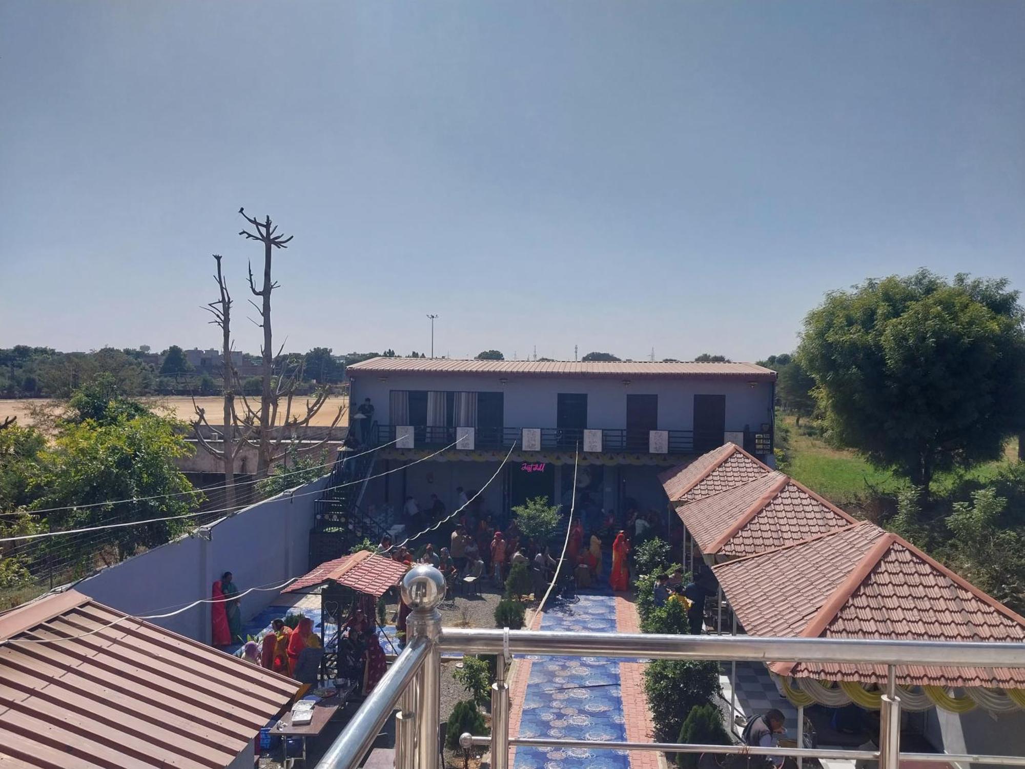 Agm Hotel And Restaurant Chaumu Ngoại thất bức ảnh
